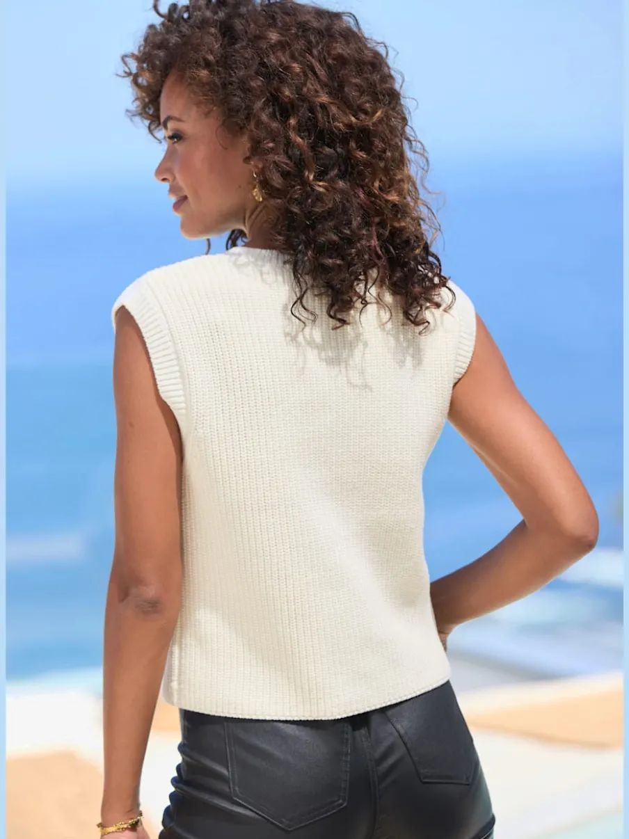 Gilet en tricot avec boutons dorés et poches plaquées