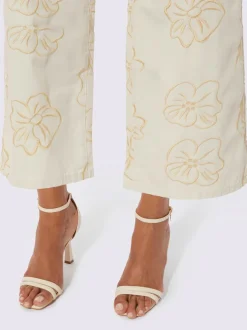 Jean 7/8 avec broderie florale et jambes larges décontractées
