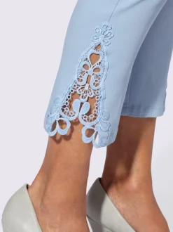 Jean 7/8 avec empiècements en dentelle raffinée latéraux