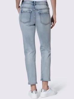 Jean boyfriend avec empiècements et inscriptions brillantes