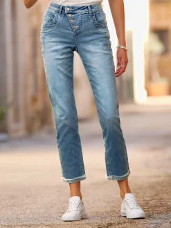Jean boyfriend avec patte de boutonnage et franges