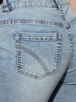 Jean boyfriend décontracté à effet froissé avec patte de boutonnage