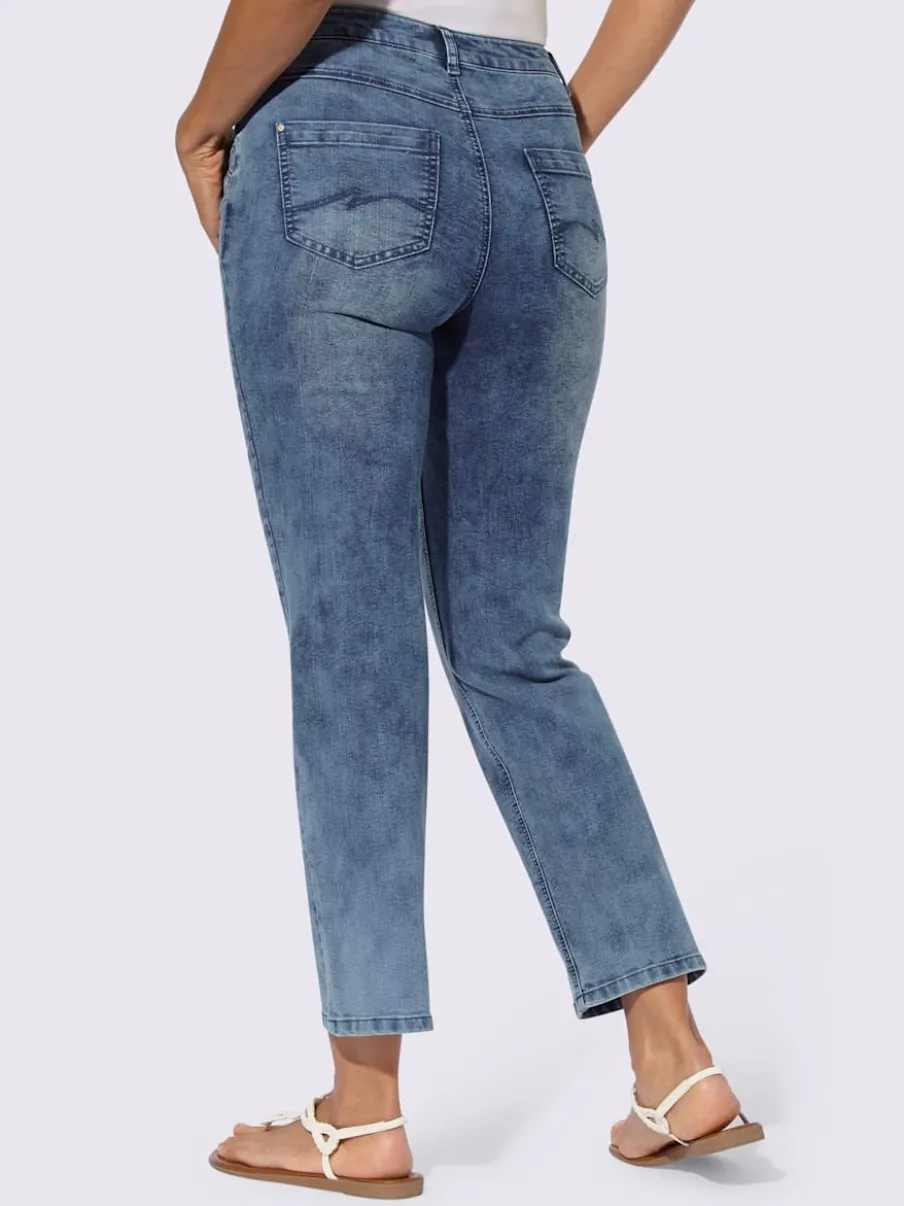 Jean 7/8 à cinq poches avec fermeture à bouton et détails brodés