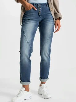 Jean à coupe décontractée avec détails tendance et poches