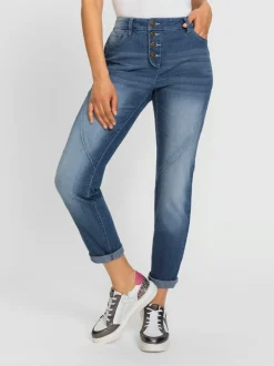 Jean à coupe décontractée avec détails tendance et poches