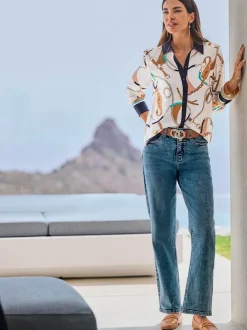 Jean coupe droite cinq poches avec rivets décoratifs