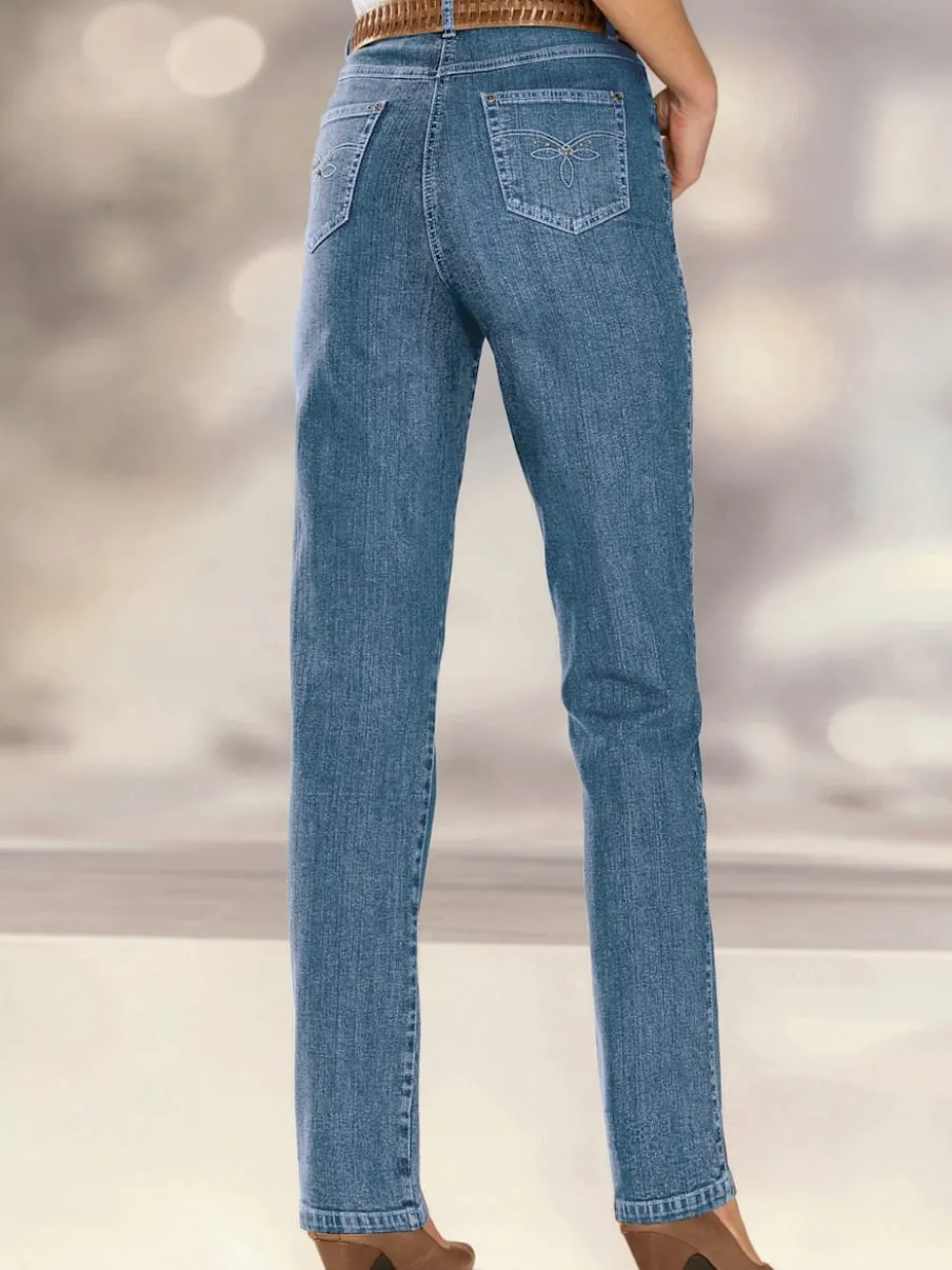 Jean à coupe élancée avec broderie sur poches arrière