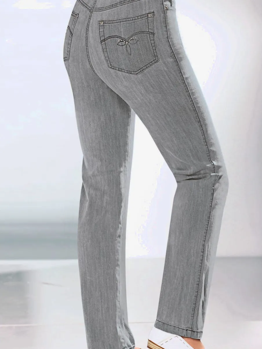 Jean à coupe élancée avec broderie sur poches arrière