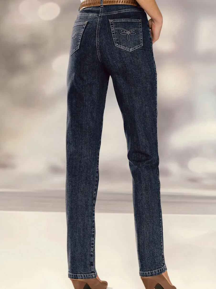 Jean à coupe élancée avec broderie sur poches arrière