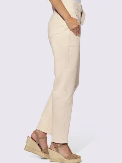 Jean décontracté avec ceinture et poches pratiques