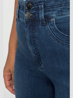 Jean droit taille étroite et cuisses fortes