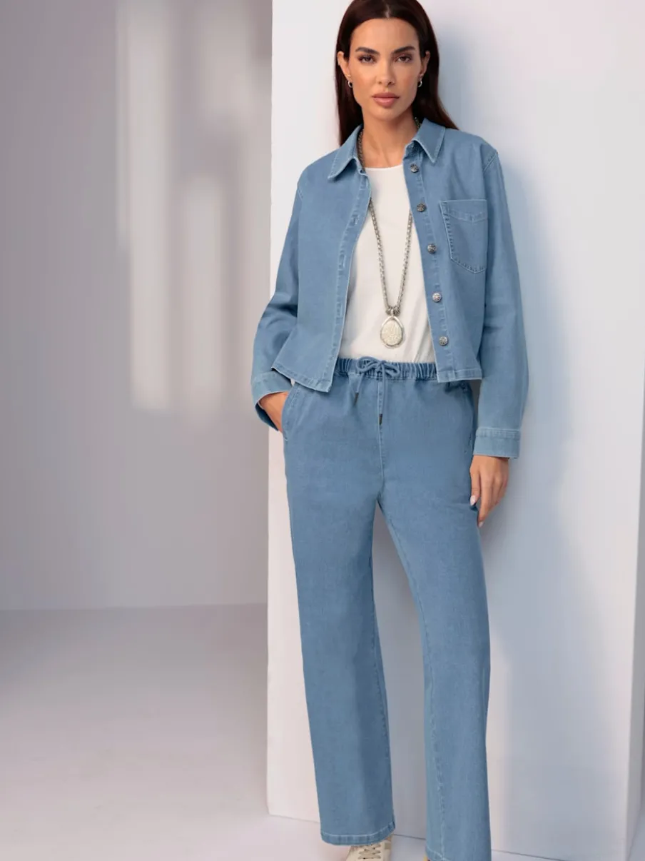 Jean à la coupe large avec ceinture élastique ajustable
