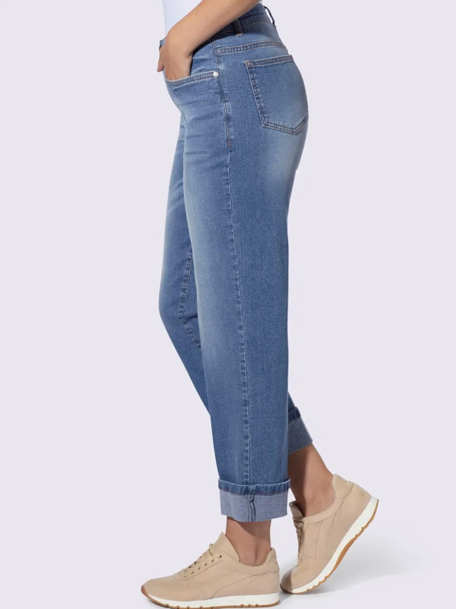 Jean 5 poches avec plis repassés et revers fixe