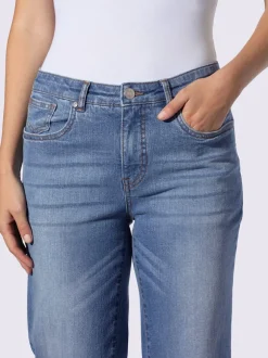 Jean 5 poches avec plis repassés et revers fixe