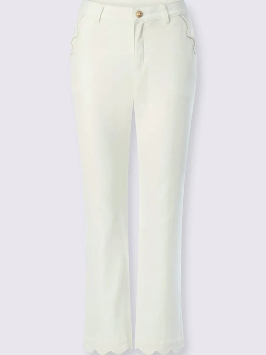 Jean push-up légèrement évasé avec ceinture gainante et poches