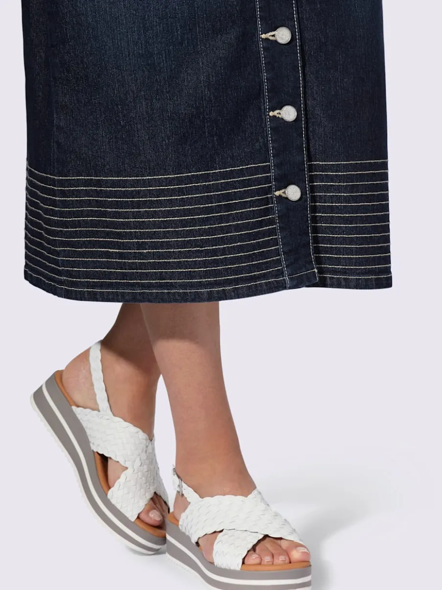 Jupe en jean cinq poches avec boutonnières en denim