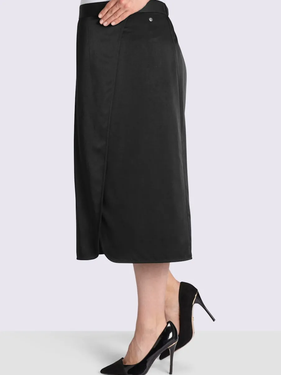 Jupe en satin coupe féminine