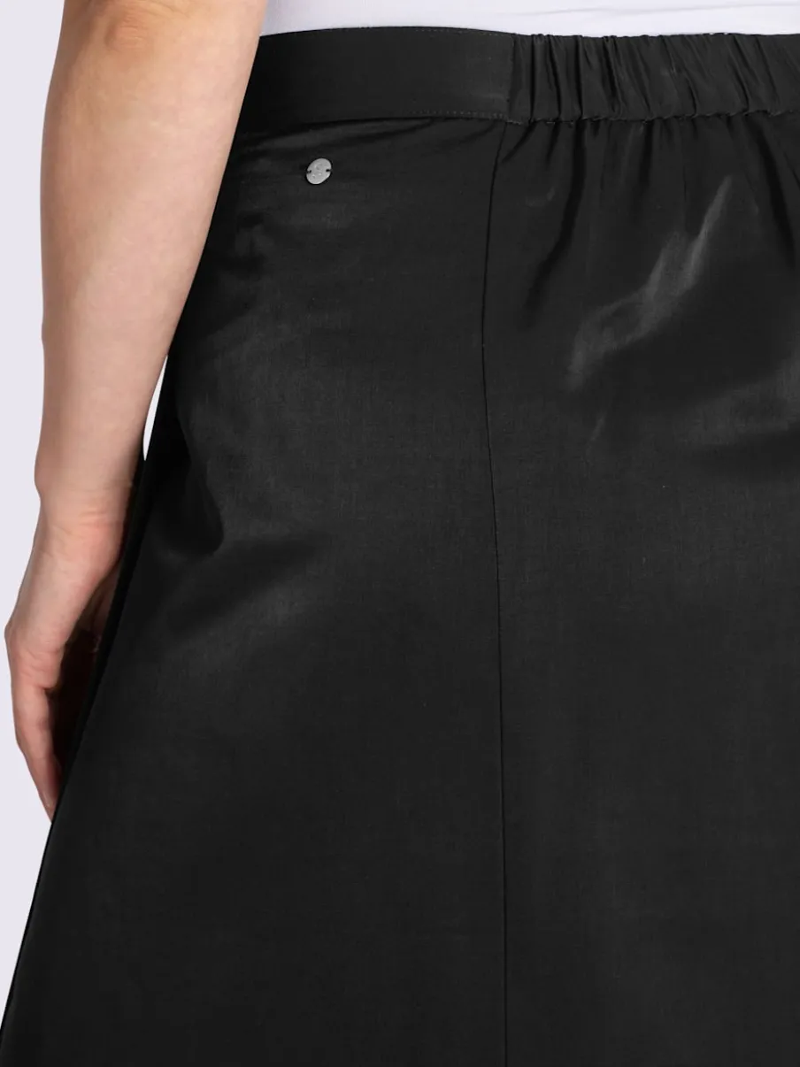 Jupe en satin coupe féminine