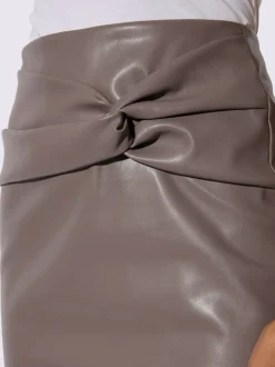Jupe en synthétique avec nœud devant et ceinture gainante