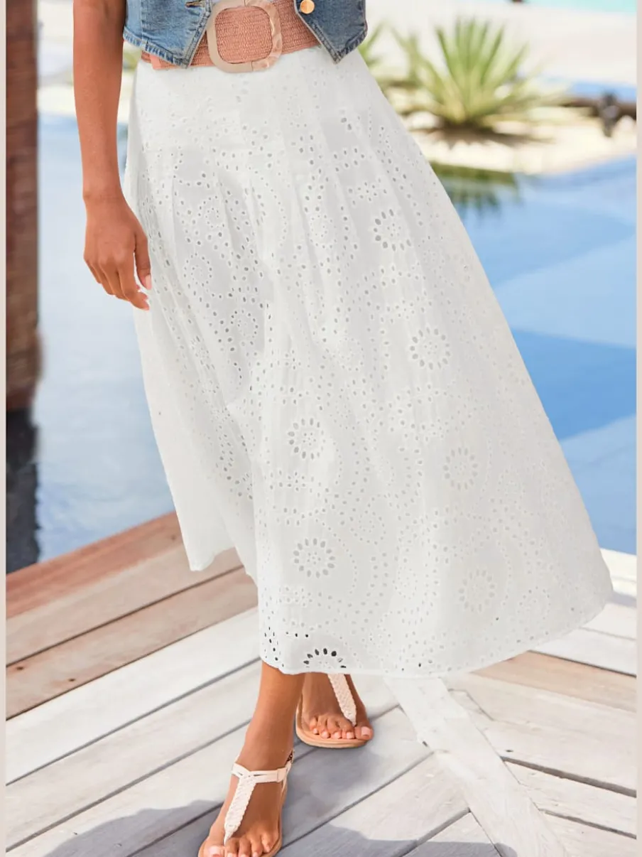 Jupe longue d'été à broderie ajourée avec plis flatteurs
