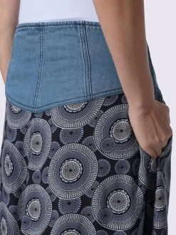 Jupe évasée en coton avec patte de boutonnage et poches