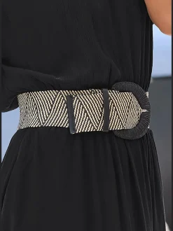 Large ceinture avec boucle décorative et détails argentés
