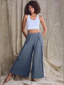 Large sarouel doux avec ceinture élastique fluide et chevauchants