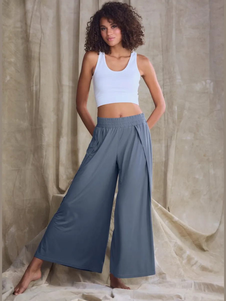 Large sarouel doux avec ceinture élastique fluide et chevauchants