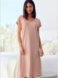 Élégante chemise de nuit longueur midi