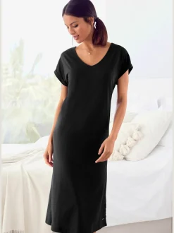 Élégante chemise de nuit longueur midi