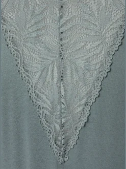 Élégant kimono maxi avec détails en dentelle