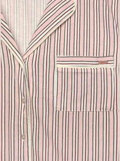 Élégant pyjama court avec motif sur toute la surface