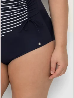 Maillot de bain bon. b, c, d, e, f