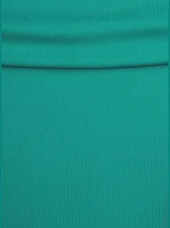 Maillot de bain à col en V avec bonnets souples intégrés