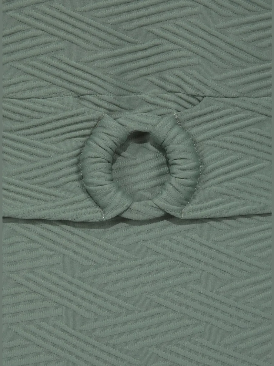 Maillot de bain structuré avec ceinture décorative et bonnets amovibles