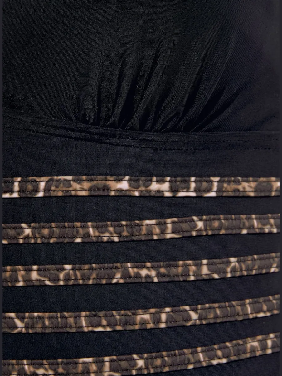 Maillot de bain une pièce avec bonnets souples et empiècement gainant