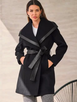 Manteau court encolure tendance