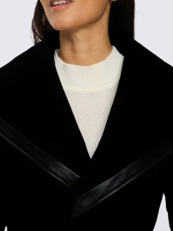 Manteau court encolure tendance