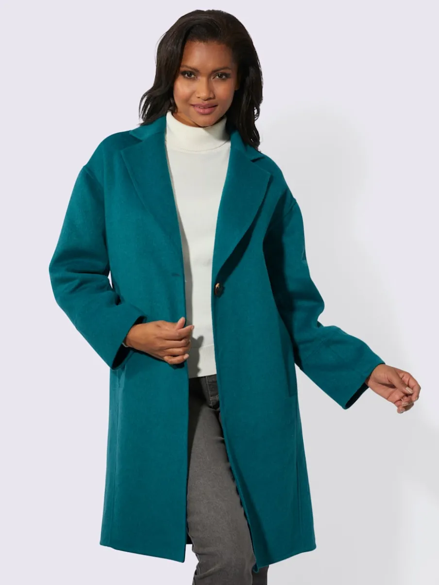 Manteaux courts avec col revers et larges manchettes