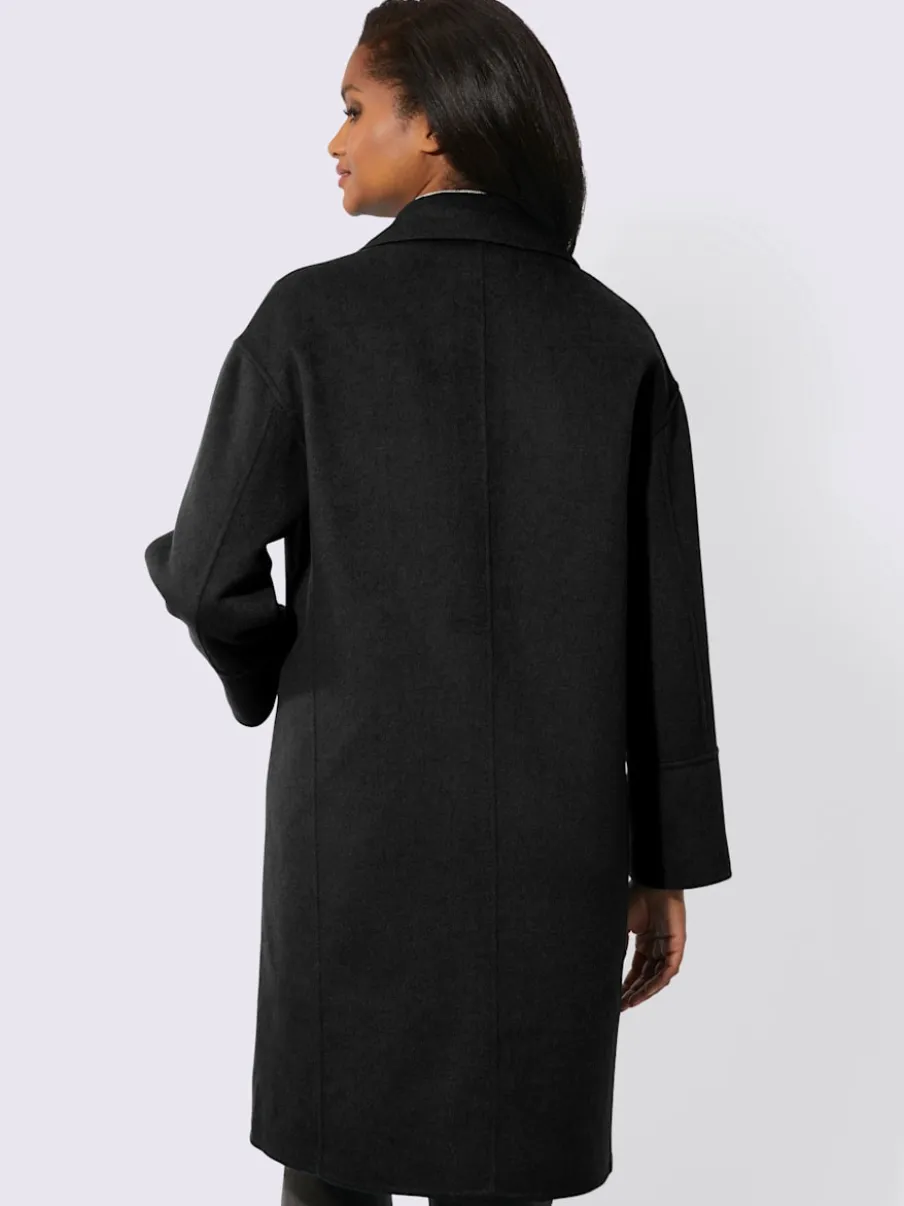 Manteaux courts avec col revers et larges manchettes