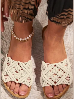 Mules avec découpes modernes