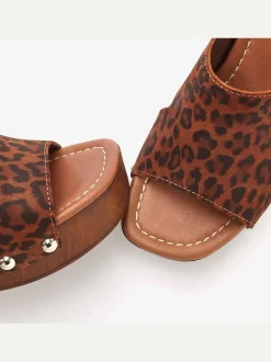 Mules élégantes en cuir de qualité et imitation bois tendance