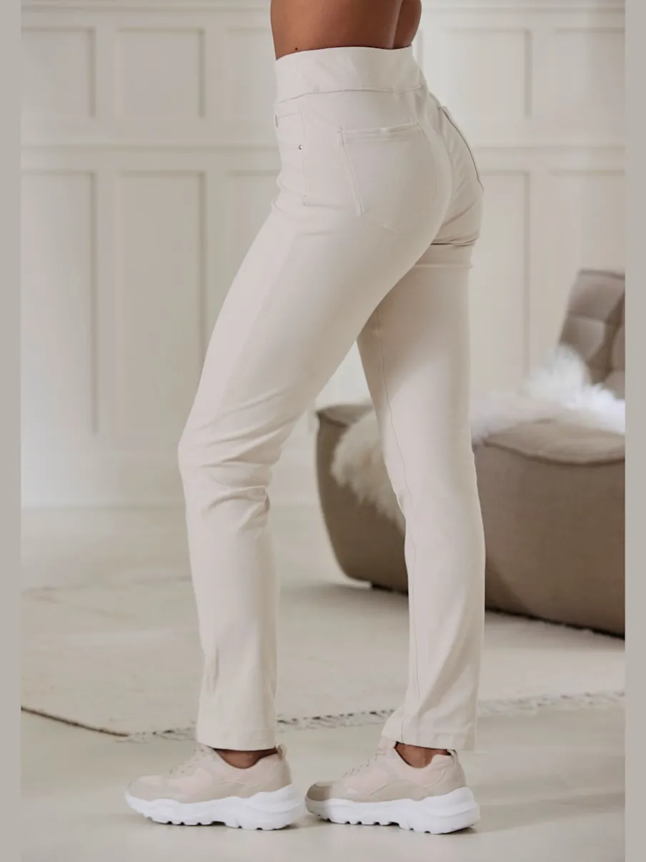 Pantalon ajusté avec 5 poches et matière extensible