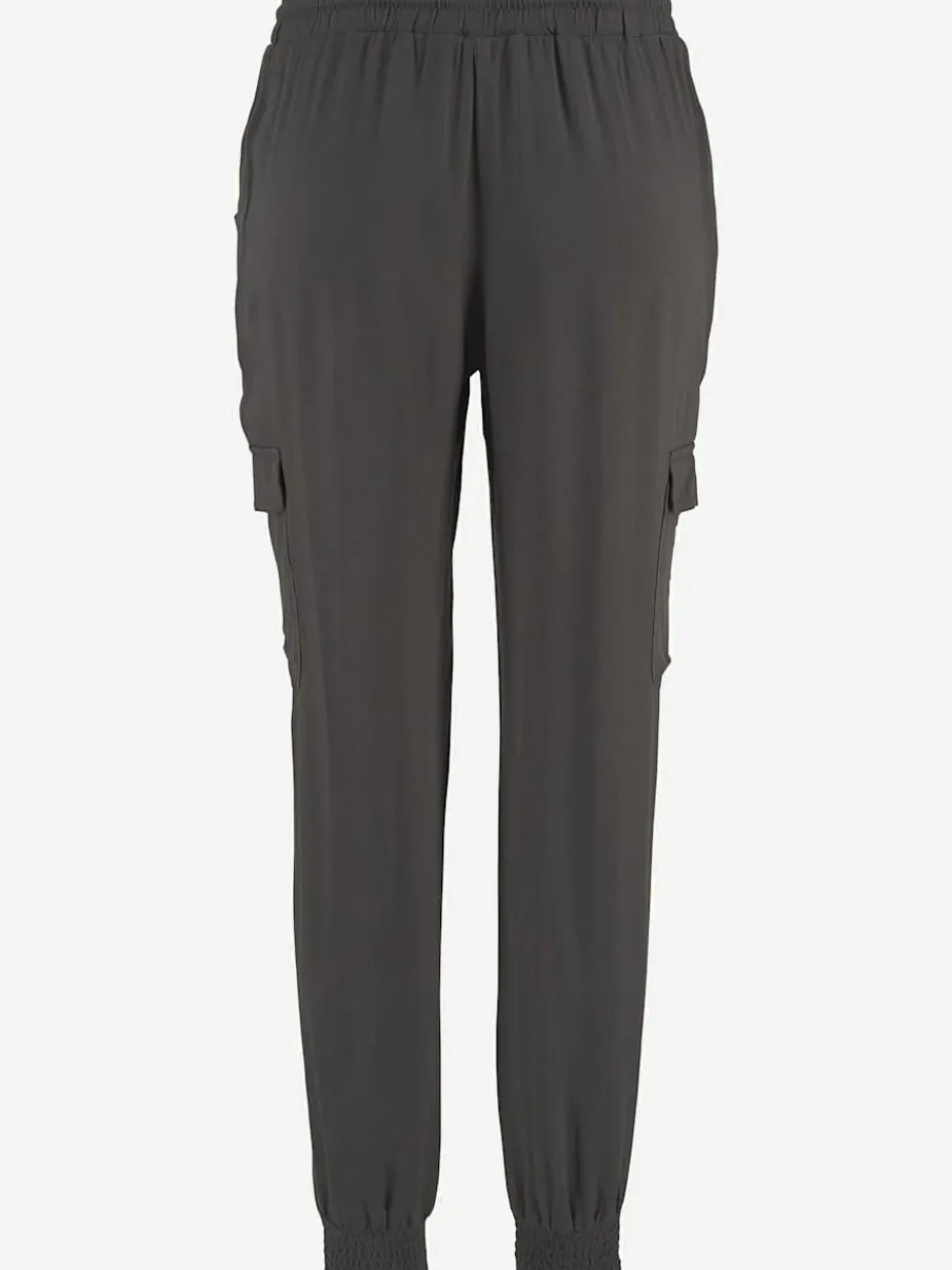 Pantalon avec ceinture smockée et poches cargo latérales