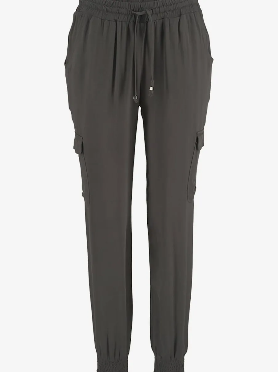 Pantalon avec ceinture smockée et poches cargo latérales
