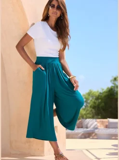Pantalon avec large ceinture élastique et poches.