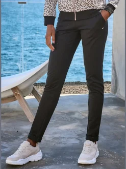 Pantalon confortable avec poches fendues et ourlet à revers