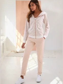 Pantalon confortable avec poches fendues et ourlet à revers