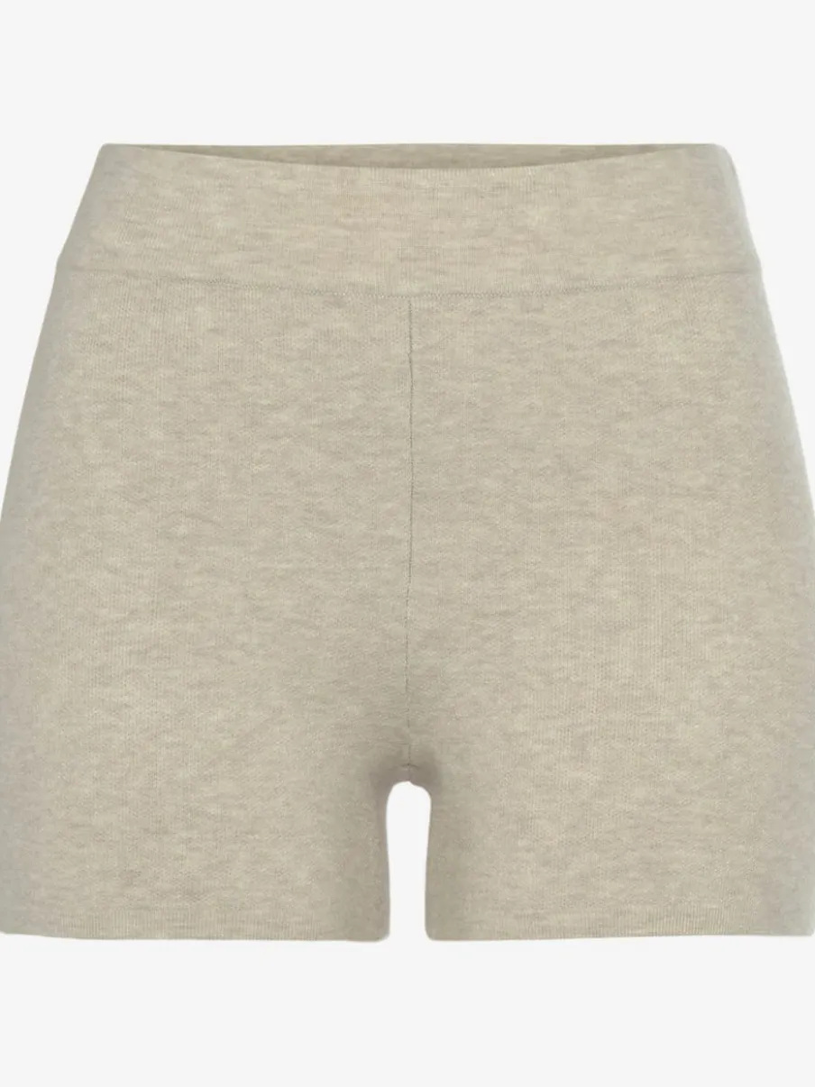 Pantalon court en tricot doux avec logo brodé et finition agréable