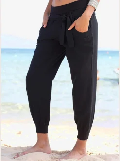 Pantalon de plage à large ceinture et poches fendues